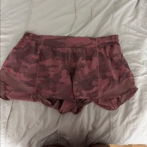 Lululemon hotty hot 2.5 inch shorts